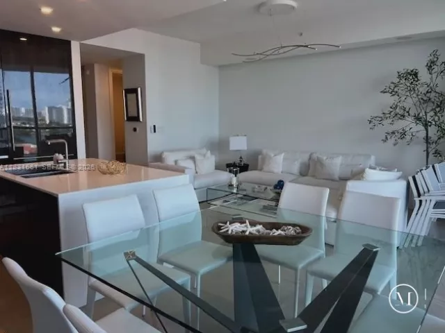 3-bedroom condo for sale in Aventura - 3250 NE 188th St 904 - MondialRealty
