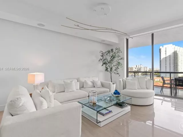 3-bedroom condo for sale in Aventura - 3250 NE 188th St 904 - MondialRealty