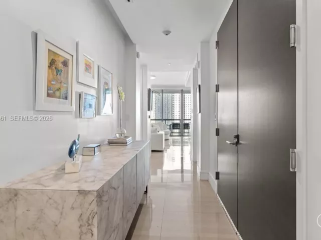 3-bedroom condo for sale in Aventura - 3250 NE 188th St 904 - MondialRealty