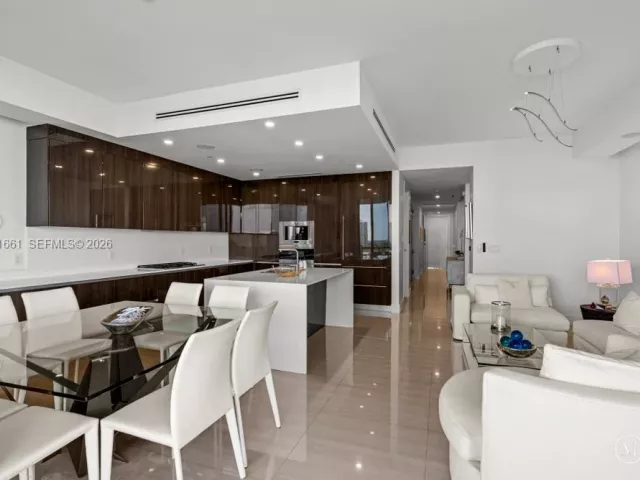 3-bedroom condo for sale in Aventura - 3250 NE 188th St 904 - MondialRealty