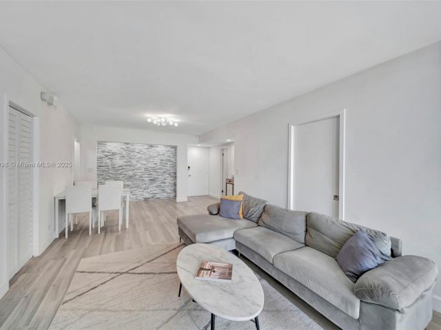 Apartment for sale  Unit #815 - photo 6265746