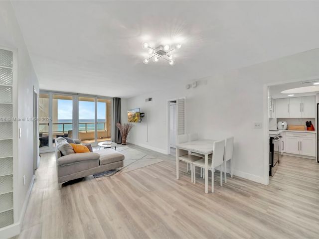 Apartment for sale  Unit #815 - photo 6265748