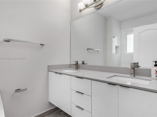 Home for rent at 942 SW 147th Ct - photo 6261710