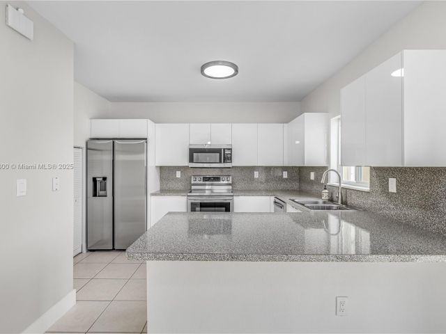 Home for rent at 942 SW 147th Ct - photo 6261727