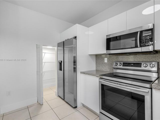 Home for rent at 942 SW 147th Ct - photo 6261728