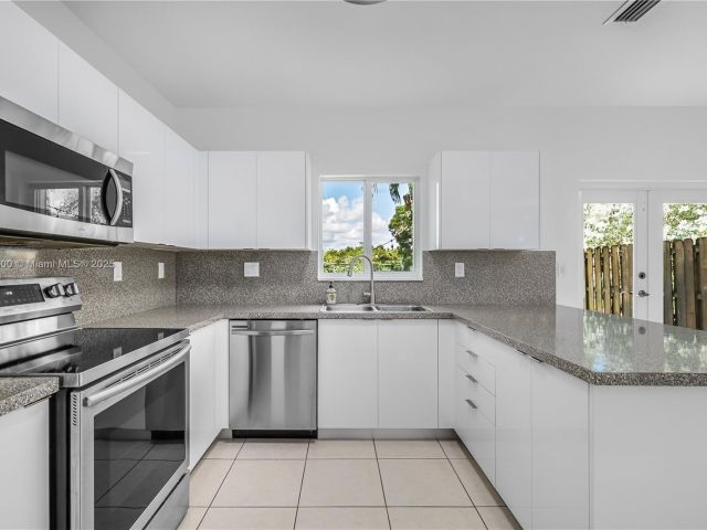 Home for rent at 942 SW 147th Ct - photo 6261729