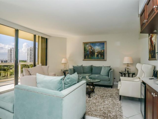 Apartment for rent  Unit #901 - photo 6266180