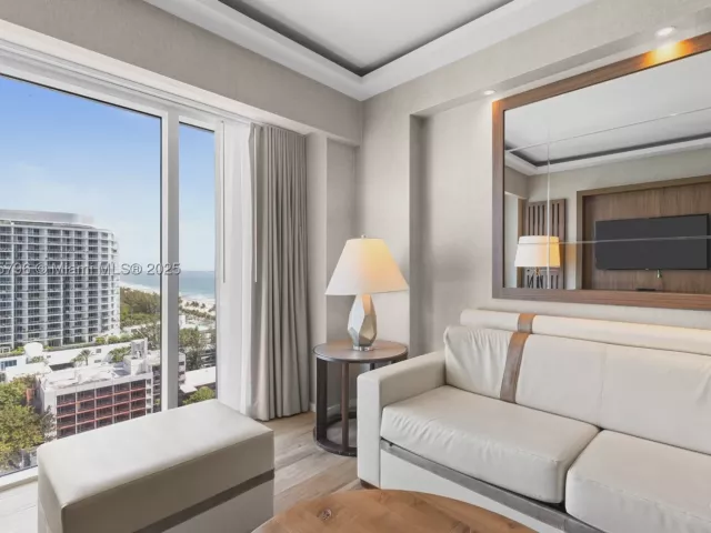 1-bedroom condo for sale in Fort Lauderdale - 551 N Fort Lauderdale Beach Blvd H1401 - MondialRealty