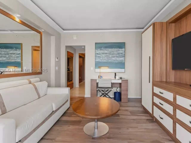1-bedroom condo for sale in Fort Lauderdale - 551 N Fort Lauderdale Beach Blvd H1401 - MondialRealty
