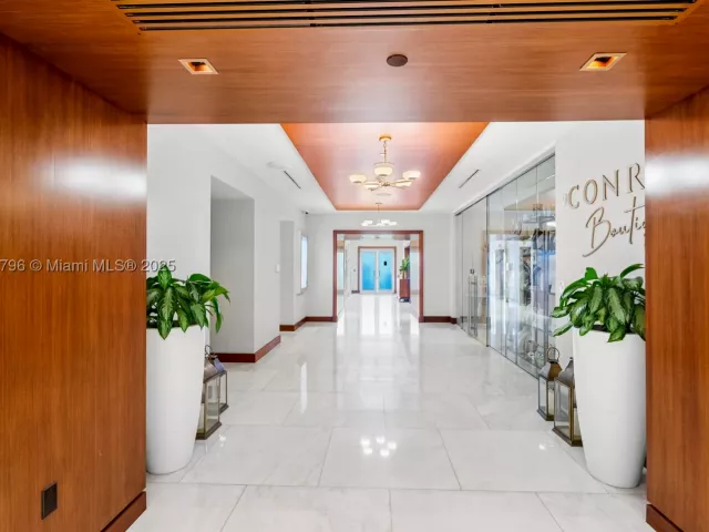 1-bedroom condo for sale in Fort Lauderdale - 551 N Fort Lauderdale Beach Blvd H1401 - MondialRealty