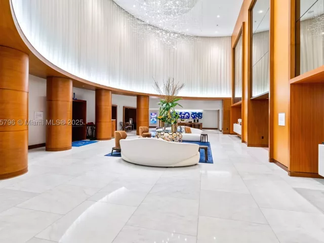 1-bedroom condo for sale in Fort Lauderdale - 551 N Fort Lauderdale Beach Blvd H1401 - MondialRealty