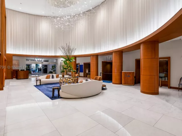1-bedroom condo for sale in Fort Lauderdale - 551 N Fort Lauderdale Beach Blvd H1401 - MondialRealty