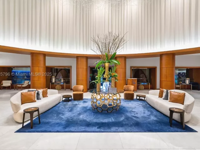 1-bedroom condo for sale in Fort Lauderdale - 551 N Fort Lauderdale Beach Blvd H1401 - MondialRealty