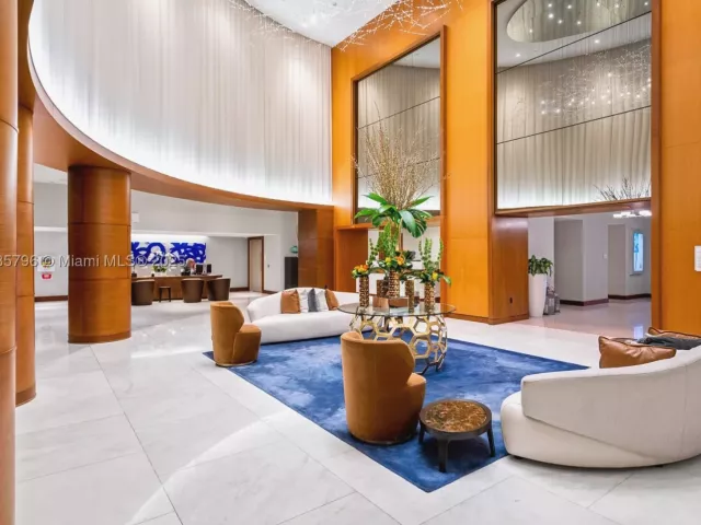 1-bedroom condo for sale in Fort Lauderdale - 551 N Fort Lauderdale Beach Blvd H1401 - MondialRealty