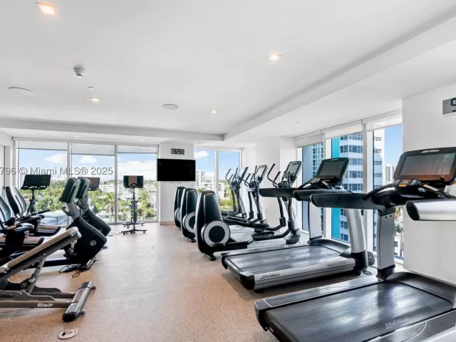 1-bedroom condo for sale in Fort Lauderdale - 551 N Fort Lauderdale Beach Blvd H1401 - MondialRealty