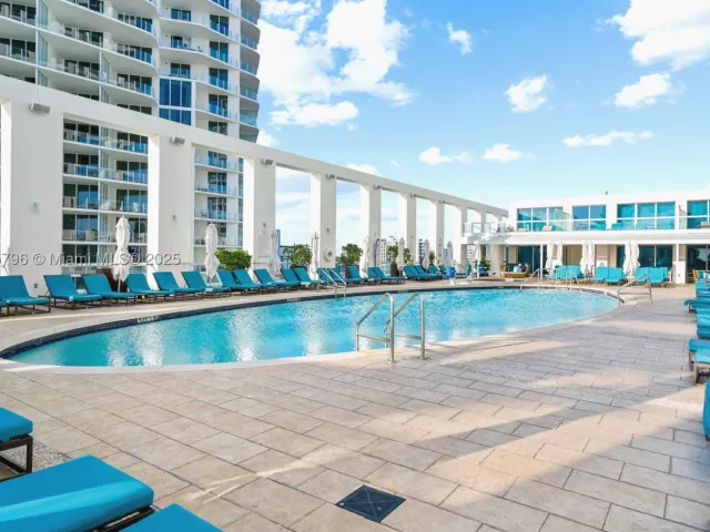 1-bedroom condo for sale in Fort Lauderdale - 551 N Fort Lauderdale Beach Blvd H1401 - MondialRealty