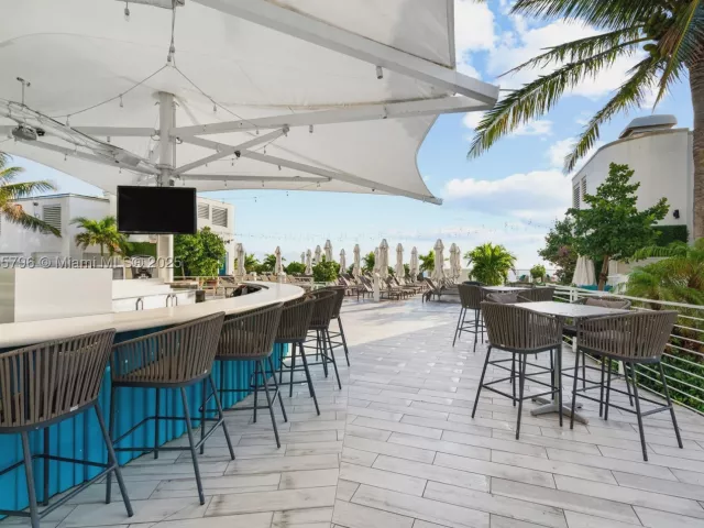 1-bedroom condo for sale in Fort Lauderdale - 551 N Fort Lauderdale Beach Blvd H1401 - MondialRealty