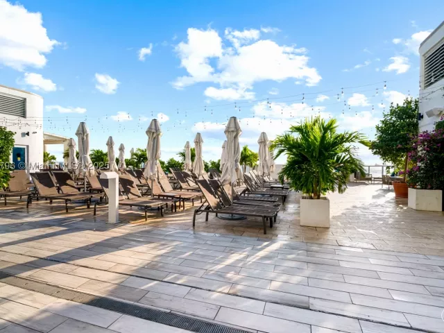 1-bedroom condo for sale in Fort Lauderdale - 551 N Fort Lauderdale Beach Blvd H1401 - MondialRealty
