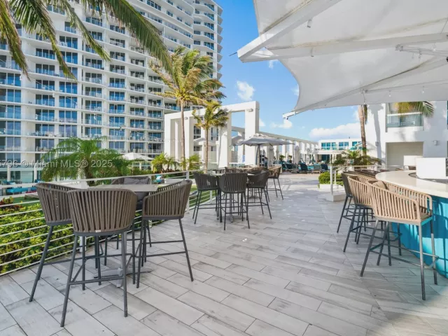 1-bedroom condo for sale in Fort Lauderdale - 551 N Fort Lauderdale Beach Blvd H1401 - MondialRealty