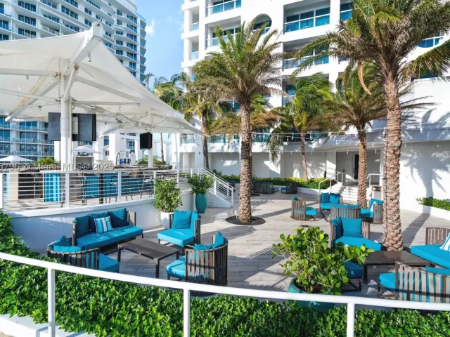 1-bedroom condo for sale in Fort Lauderdale - 551 N Fort Lauderdale Beach Blvd H1401 - MondialRealty