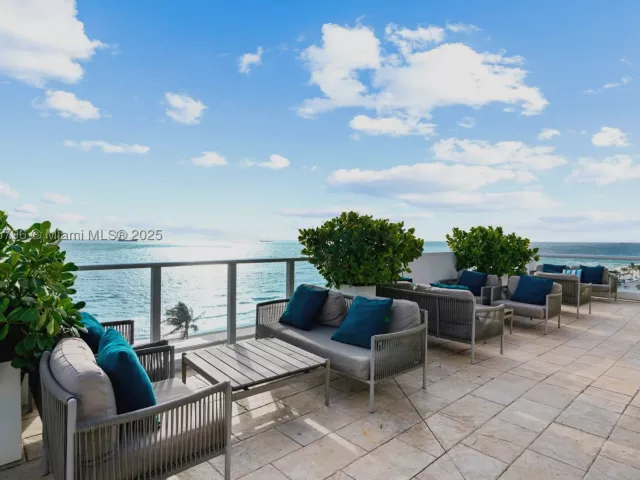 1-bedroom condo for sale in Fort Lauderdale - 551 N Fort Lauderdale Beach Blvd H1401 - MondialRealty