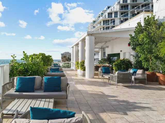 1-bedroom condo for sale in Fort Lauderdale - 551 N Fort Lauderdale Beach Blvd H1401 - MondialRealty