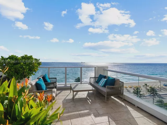1-bedroom condo for sale in Fort Lauderdale - 551 N Fort Lauderdale Beach Blvd H1401 - MondialRealty
