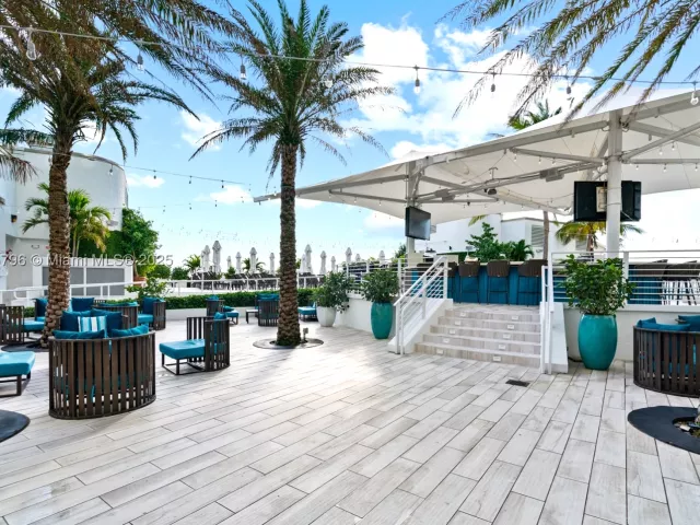 1-bedroom condo for sale in Fort Lauderdale - 551 N Fort Lauderdale Beach Blvd H1401 - MondialRealty
