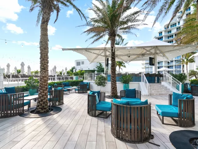 1-bedroom condo for sale in Fort Lauderdale - 551 N Fort Lauderdale Beach Blvd H1401 - MondialRealty