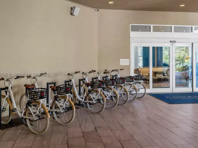 1-bedroom condo for sale in Fort Lauderdale - 551 N Fort Lauderdale Beach Blvd H1401 - MondialRealty