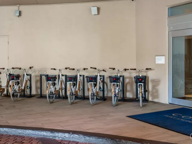 1-bedroom condo for sale in Fort Lauderdale - 551 N Fort Lauderdale Beach Blvd H1401 - MondialRealty