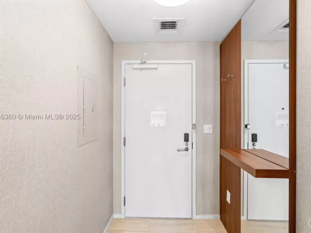 1-bedroom condo for sale in Fort Lauderdale - 551 N Fort Lauderdale Beach Blvd R1909 - MondialRealty