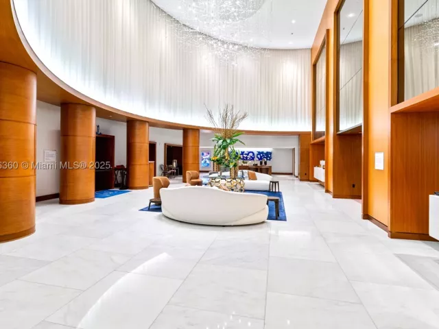 1-bedroom condo for sale in Fort Lauderdale - 551 N Fort Lauderdale Beach Blvd R1909 - MondialRealty