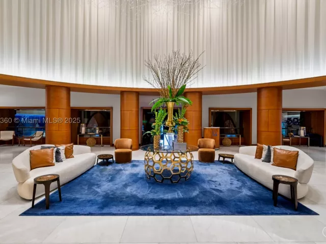 1-bedroom condo for sale in Fort Lauderdale - 551 N Fort Lauderdale Beach Blvd R1909 - MondialRealty