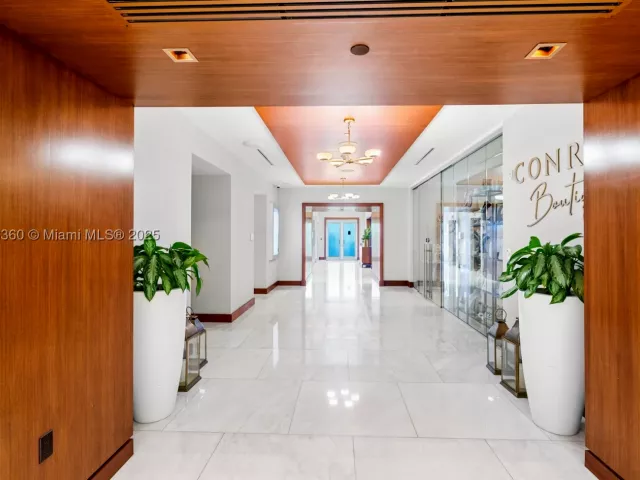 1-bedroom condo for sale in Fort Lauderdale - 551 N Fort Lauderdale Beach Blvd R1909 - MondialRealty