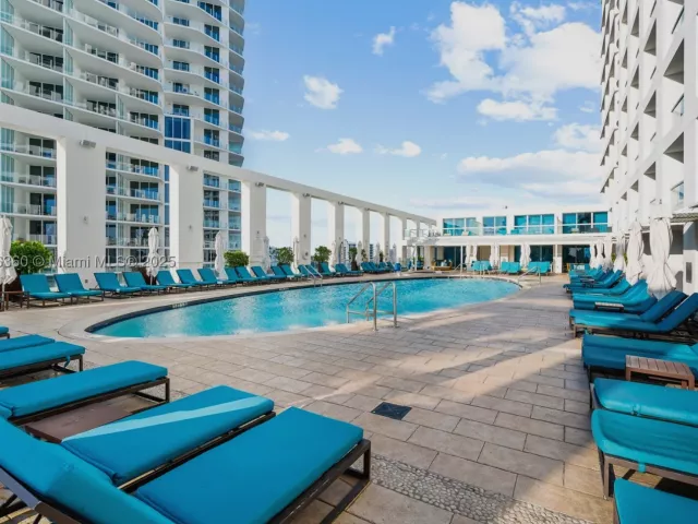 1-bedroom condo for sale in Fort Lauderdale - 551 N Fort Lauderdale Beach Blvd R1909 - MondialRealty