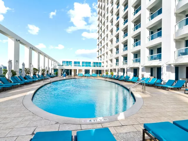 1-bedroom condo for sale in Fort Lauderdale - 551 N Fort Lauderdale Beach Blvd R1909 - MondialRealty