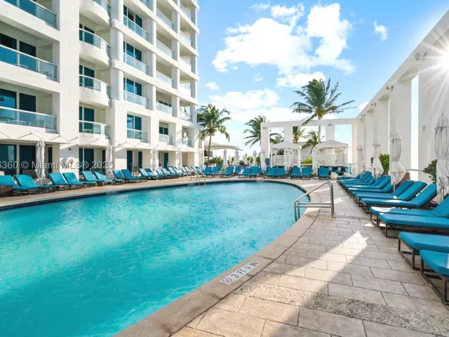 1-bedroom condo for sale in Fort Lauderdale - 551 N Fort Lauderdale Beach Blvd R1909 - MondialRealty