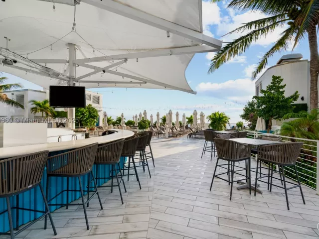 1-bedroom condo for sale in Fort Lauderdale - 551 N Fort Lauderdale Beach Blvd R1909 - MondialRealty