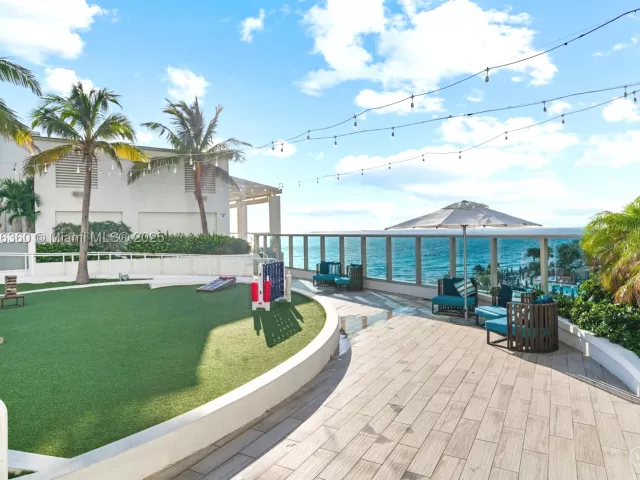 1-bedroom condo for sale in Fort Lauderdale - 551 N Fort Lauderdale Beach Blvd R1909 - MondialRealty