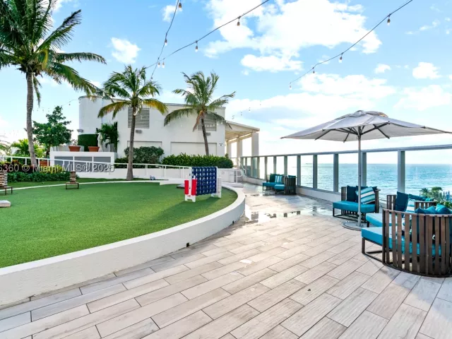 1-bedroom condo for sale in Fort Lauderdale - 551 N Fort Lauderdale Beach Blvd R1909 - MondialRealty