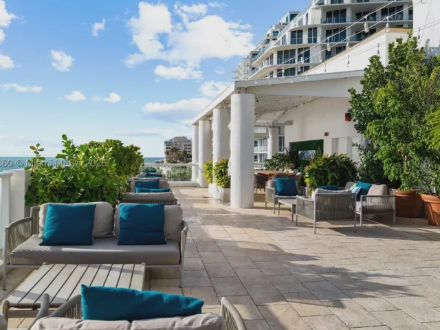 1-bedroom condo for sale in Fort Lauderdale - 551 N Fort Lauderdale Beach Blvd R1909 - MondialRealty