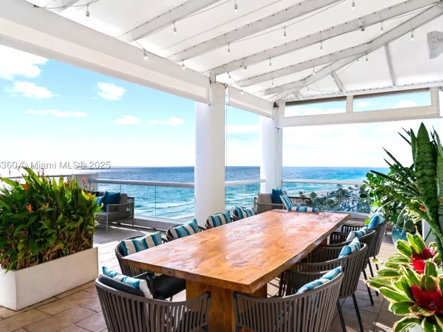 1-bedroom condo for sale in Fort Lauderdale - 551 N Fort Lauderdale Beach Blvd R1909 - MondialRealty