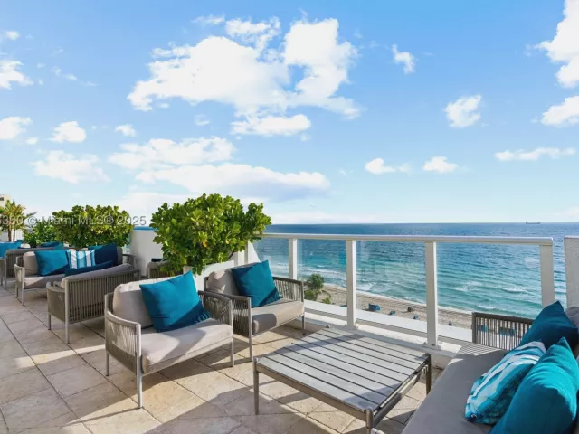 1-bedroom condo for sale in Fort Lauderdale - 551 N Fort Lauderdale Beach Blvd R1909 - MondialRealty