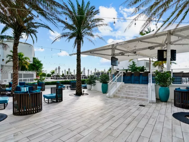 1-bedroom condo for sale in Fort Lauderdale - 551 N Fort Lauderdale Beach Blvd R1909 - MondialRealty