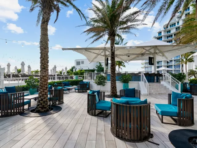 1-bedroom condo for sale in Fort Lauderdale - 551 N Fort Lauderdale Beach Blvd R1909 - MondialRealty