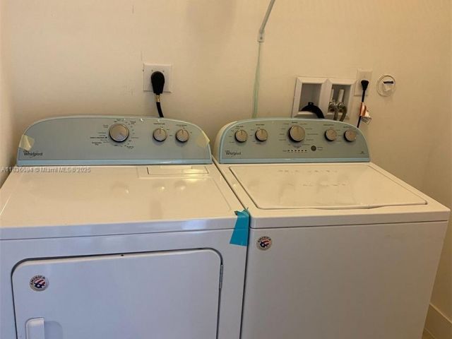 Home for rent at 7231 NW 103th Path 7231 - photo 6274152