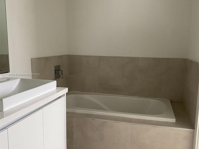 Home for rent at 7231 NW 103th Path 7231 - photo 6274158