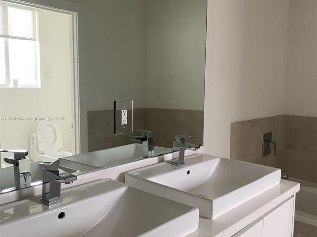 Home for rent at 7231 NW 103th Path 7231 - photo 6274159