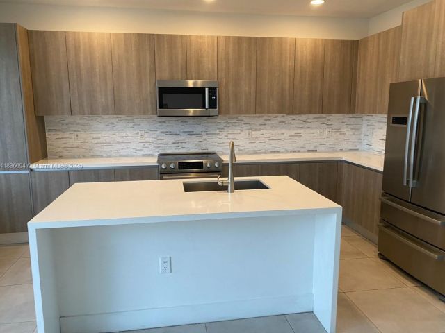 Home for rent at 7231 NW 103th Path 7231 - photo 6274162